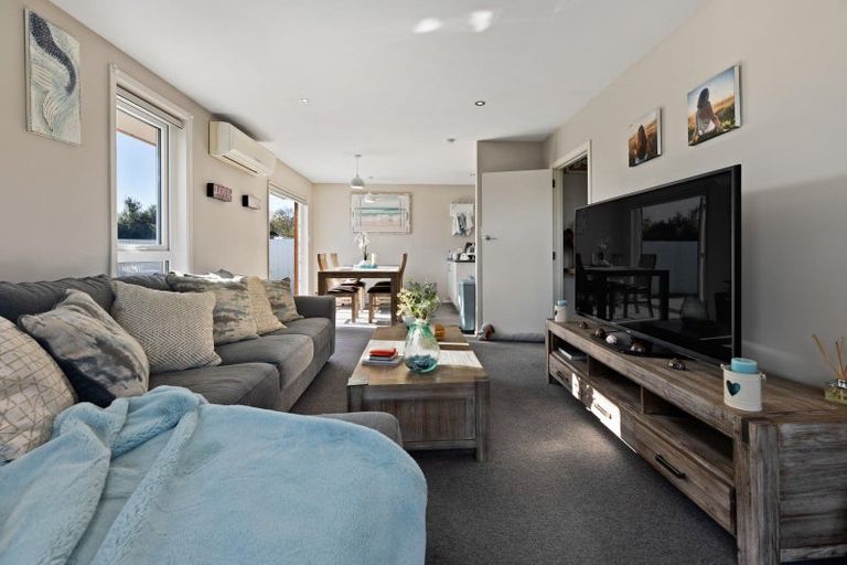 Photo of property in 21 La Perouse Place, Northcote, Christchurch, 8052