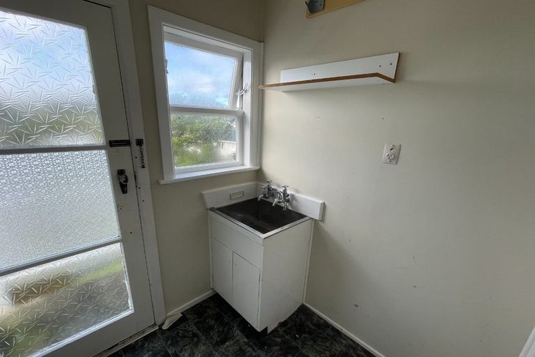 Photo of property in 9 Bellringer Crescent, Newlands, Wellington, 6037