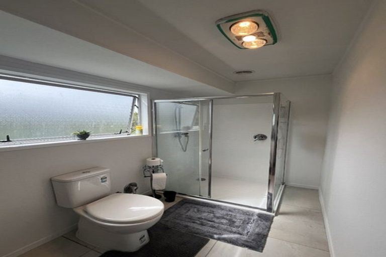 Photo of property in 27 Cedar Heights Avenue, Massey, Auckland, 0614