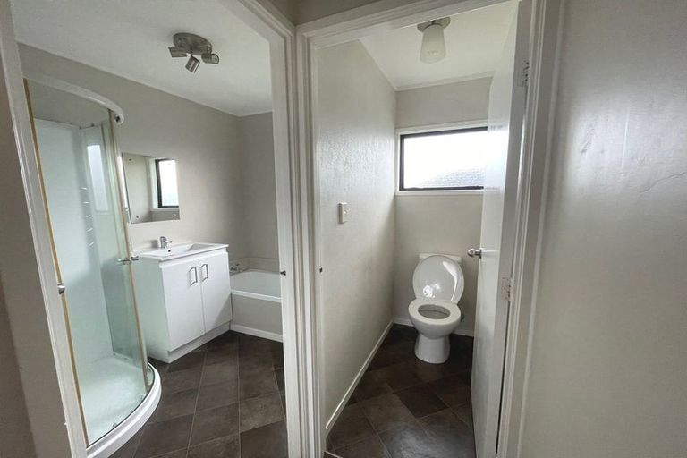 Photo of property in 2/25 Melleray Place, Randwick Park, Auckland, 2105