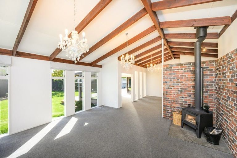 Photo of property in 8 Dalzien Place, Feilding, 4702