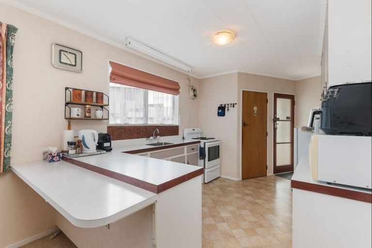 Photo of property in 40 Kimberley Grove, Westbrook, Palmerston North, 4412