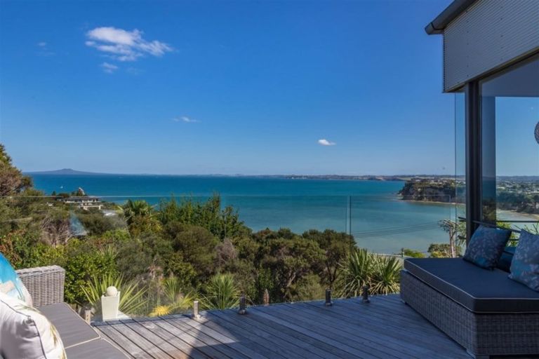Photo of property in 61 Roberts Road, Matakatia, Whangaparaoa, 0930