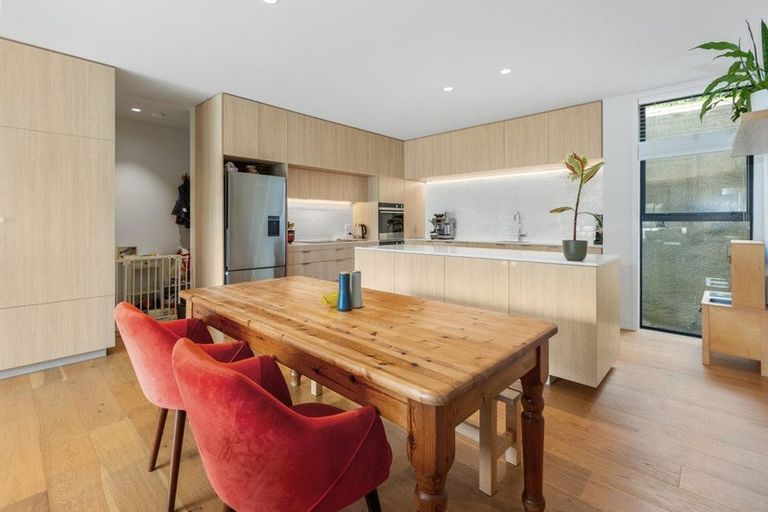 Photo of property in 5 Jean Caldwell Way, Island Bay, Wellington, 6023