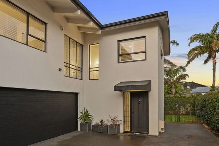Photo of property in 2/13 Muritai Road, Milford, Auckland, 0620
