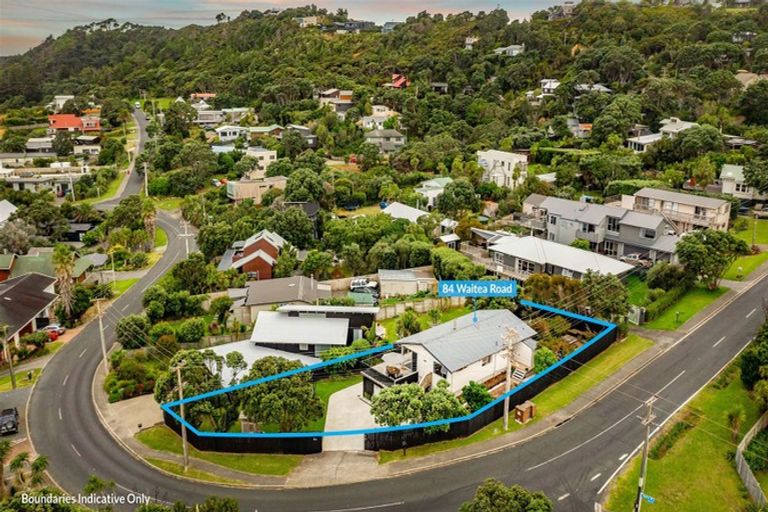 Photo of property in 84 Waitea Road, Muriwai, Waimauku, 0881