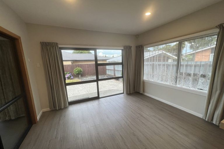 Photo of property in 32 Avonhead Road, Avonhead, Christchurch, 8042