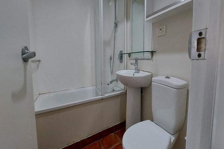 Photo of property in 1 Mt Lebanon Lane, Henderson, Auckland, 0612