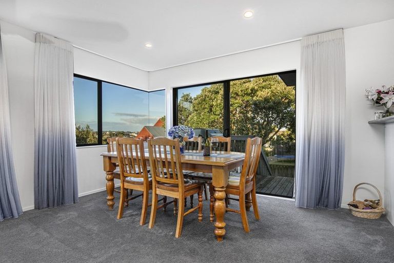 Photo of property in 66 Waiora Road, Stanmore Bay, Whangaparaoa, 0932
