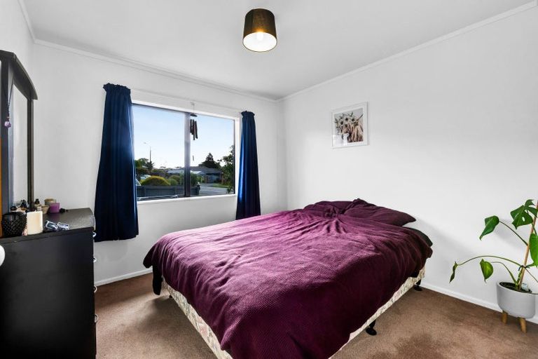 Photo of property in 24 Poplar Grove, Whalers Gate, New Plymouth, 4310