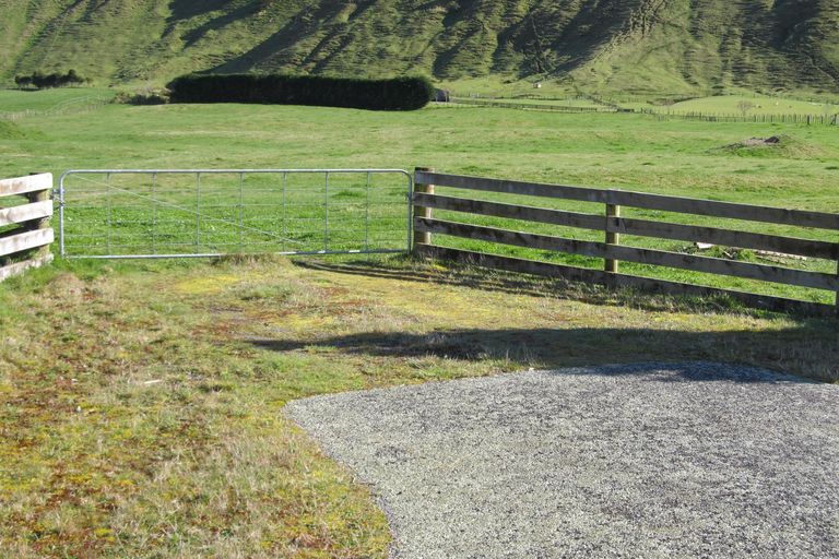 Photo of property in 52 Grant Road, Kinloch, Taupo, 3385