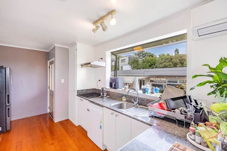 Photo of property in 6 William Souter Street, Forrest Hill, Auckland, 0620