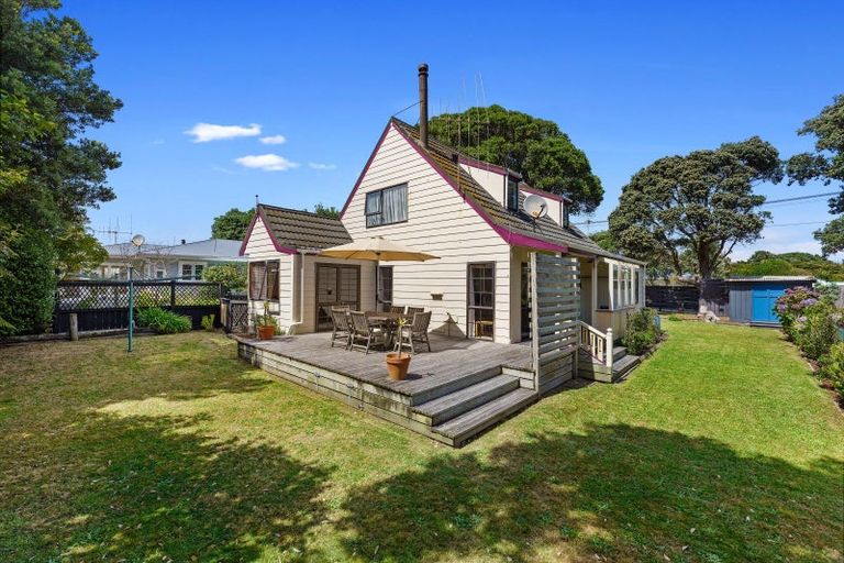 Photo of property in 18a Toi Street, Otaki Beach, Otaki, 5512