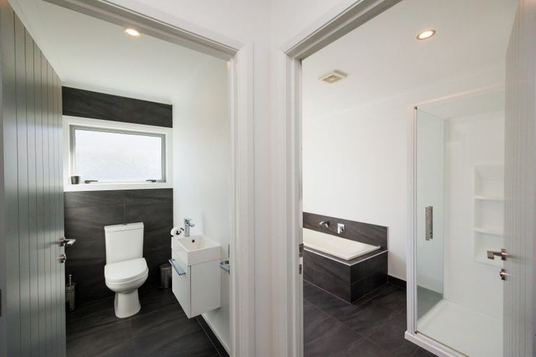 Photo of property in 1 Silicon Way, Fitzherbert, Palmerston North, 4410