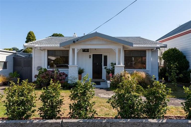 Photo of property in 21 Gilbert Street, New Plymouth, 4310