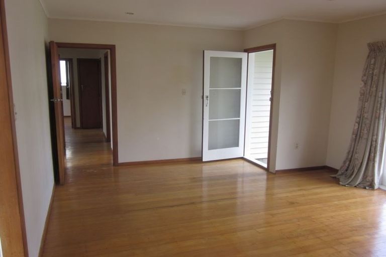 Photo of property in 13 Woodall Place, Totara Vale, Auckland, 0627