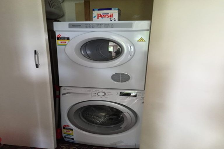 Photo of property in 5 Naera Place, Kawaha Point, Rotorua, 3010