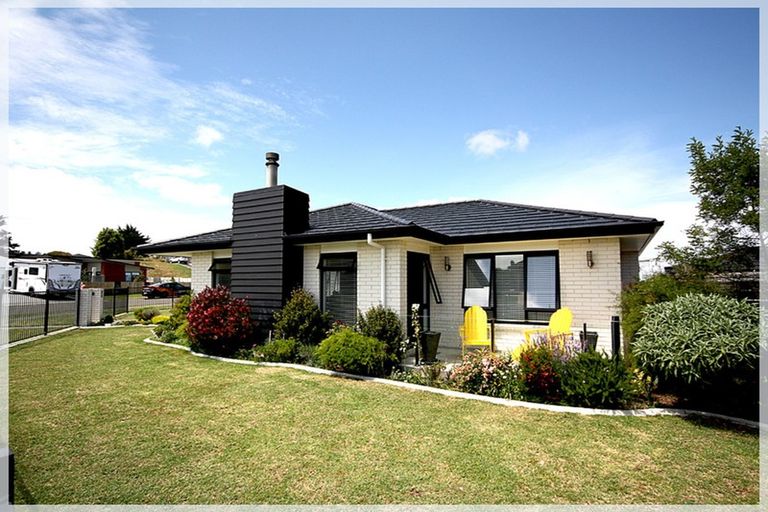 Photo of property in 10 Oxnam Place, Foxton Beach, Foxton, 4815