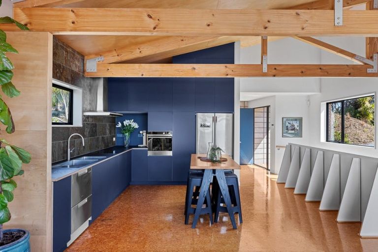 Photo of property in 23 Log Race Road, Piha, New Lynn, 0772