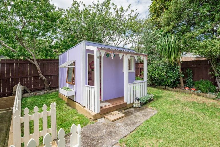 Photo of property in 42 Kaitawa Crescent, Paraparaumu, 5032