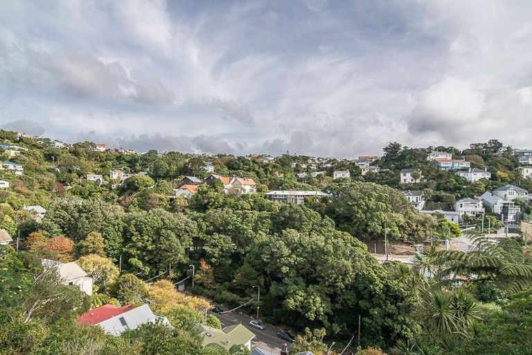 Photo of property in 42 Fairview Crescent, Kelburn, Wellington, 6012