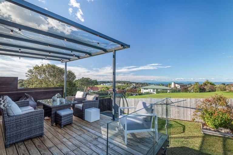 Photo of property in 1/719 East Coast Road, Browns Bay, Auckland, 0630