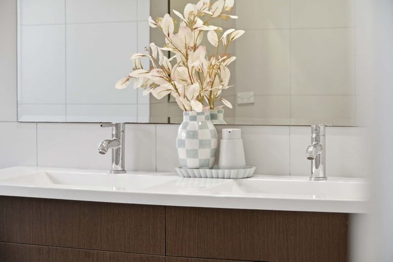 Photo of property in 31 Beechwood Road, Rothesay Bay, Auckland, 0630