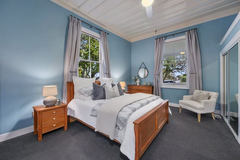 Photo of property in 30 Maritime Terrace, Birkenhead, Auckland, 0626