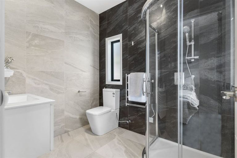 Photo of property in 97 Medallion Drive, Oteha, Auckland, 0632