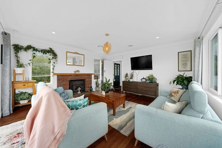 Photo of property in 43 Waimumu Road, Massey, Auckland, 0614