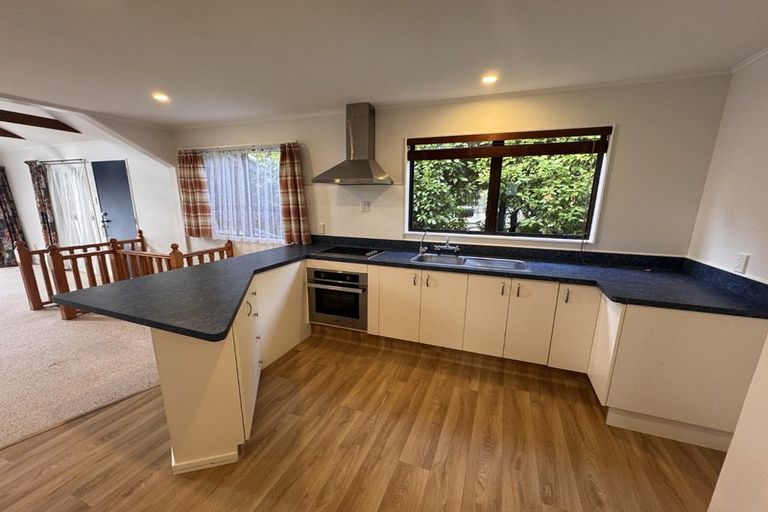 Photo of property in 21 Hartford Crescent, Totara Park, Upper Hutt, 5018