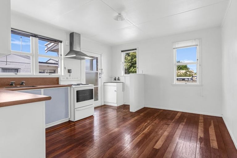 Photo of property in 202a Grove Road, Mayfair, Hastings, 4122