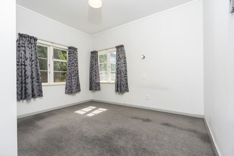 Photo of property in 37 Ngapuke Lane, Parua Bay, Onerahi, 0192
