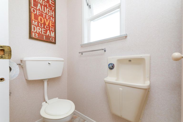 Photo of property in 14 Hartley Place, Awapuni, Palmerston North, 4412