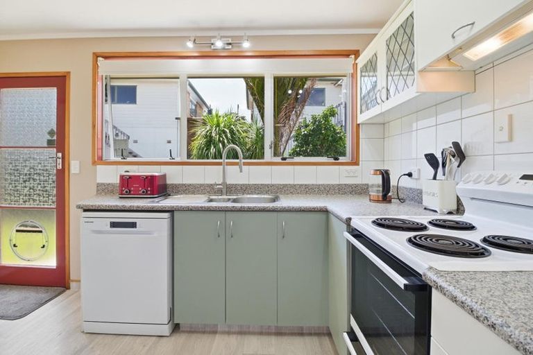 Photo of property in 40 Glenbervie Crescent, Massey, Auckland, 0614