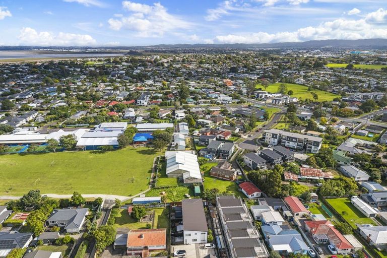 Photo of property in 7/69 Wharf Road, Te Atatu Peninsula, Auckland, 0610