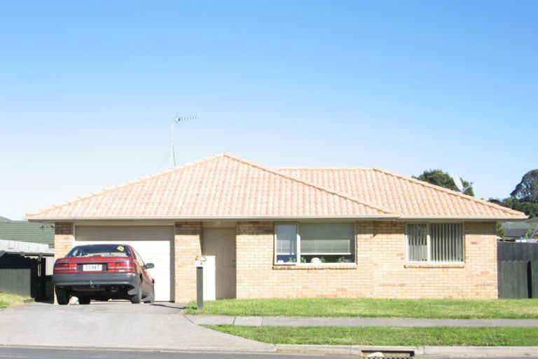 Photo of property in 49 Glenveagh Park Drive, Weymouth, Auckland, 2103