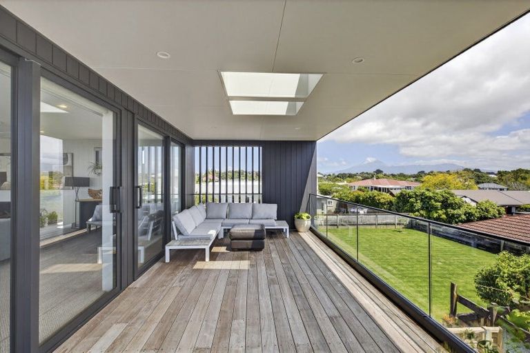 Photo of property in 8 Kowhai Street, Strandon, New Plymouth, 4312
