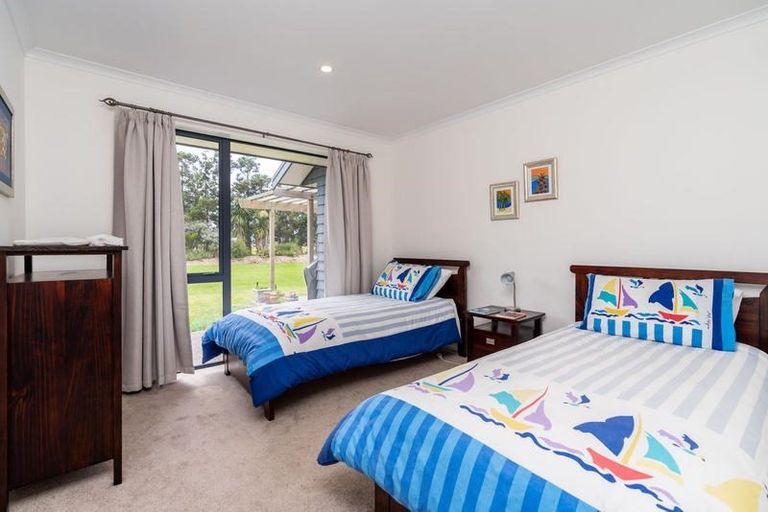 Photo of property in 25 Johnson Point Road, Waipu, 0582