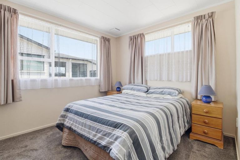 Photo of property in 40 Glenbervie Crescent, Massey, Auckland, 0614