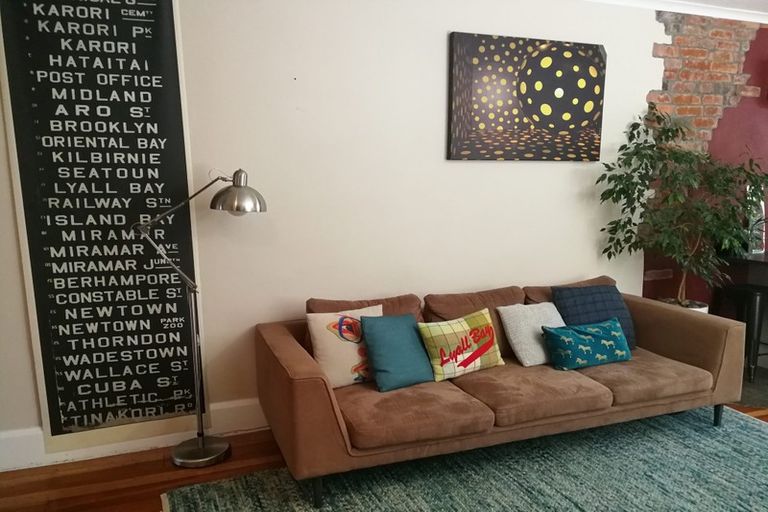 Photo of property in 180 Sutherland Road, Lyall Bay, Wellington, 6022