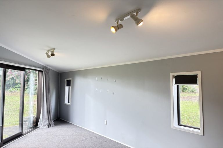 Photo of property in 412 Taupaki Road, Kumeu, 0892