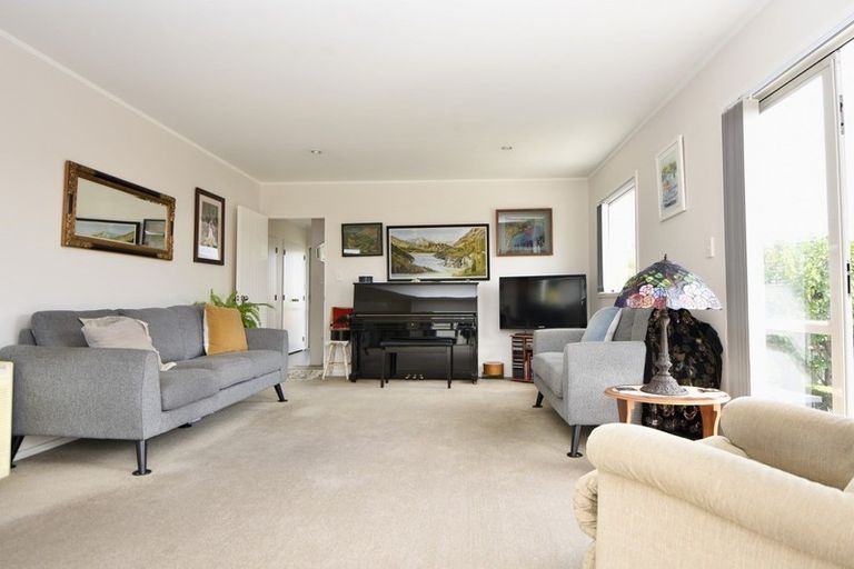 Photo of property in 5a Garrison Street, Carterton, 5713