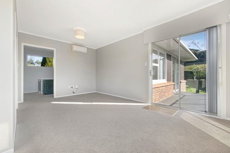 Photo of property in 52 Cyclarama Crescent, Massey, Auckland, 0614