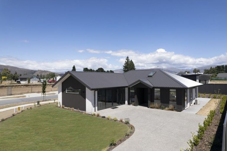 Photo of property in 2 Travertine Street, Cromwell, 9310