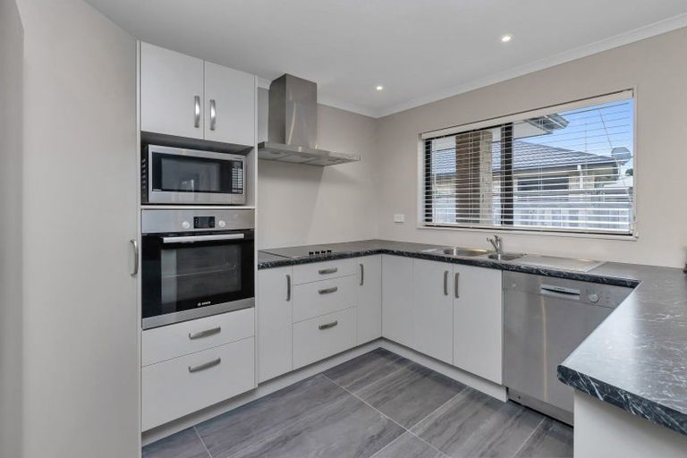 Photo of property in 5 Aarts Place, One Tree Point, 0118