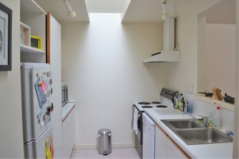 Photo of property in 14 Lawson Place, Mount Victoria, Wellington, 6011