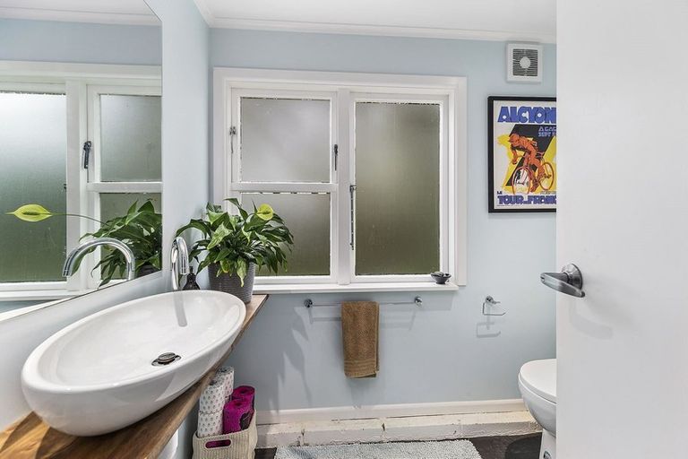 Photo of property in 84 Chester Road, Tawa, Wellington, 5028