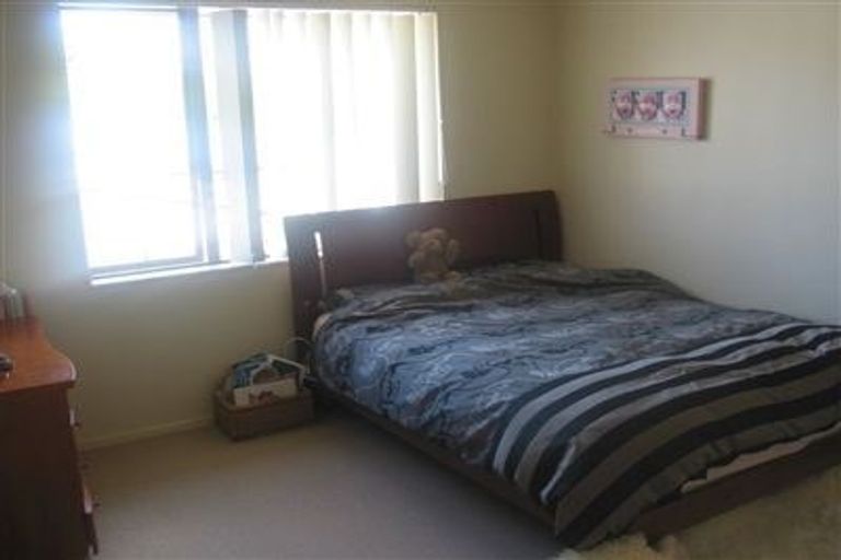 Photo of property in 5 Marbella Crescent, Oteha, Auckland, 0632