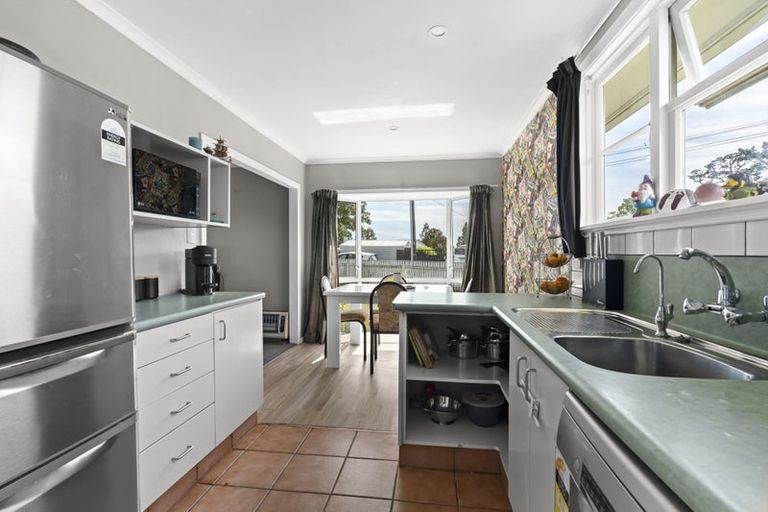 Photo of property in 43 Woodleigh Street, Frankleigh Park, New Plymouth, 4310